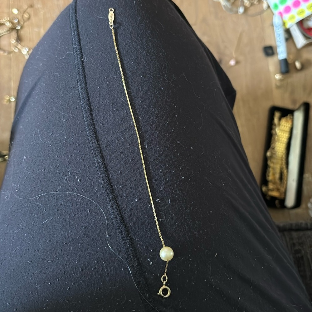 Napier bracelet with faux pearl